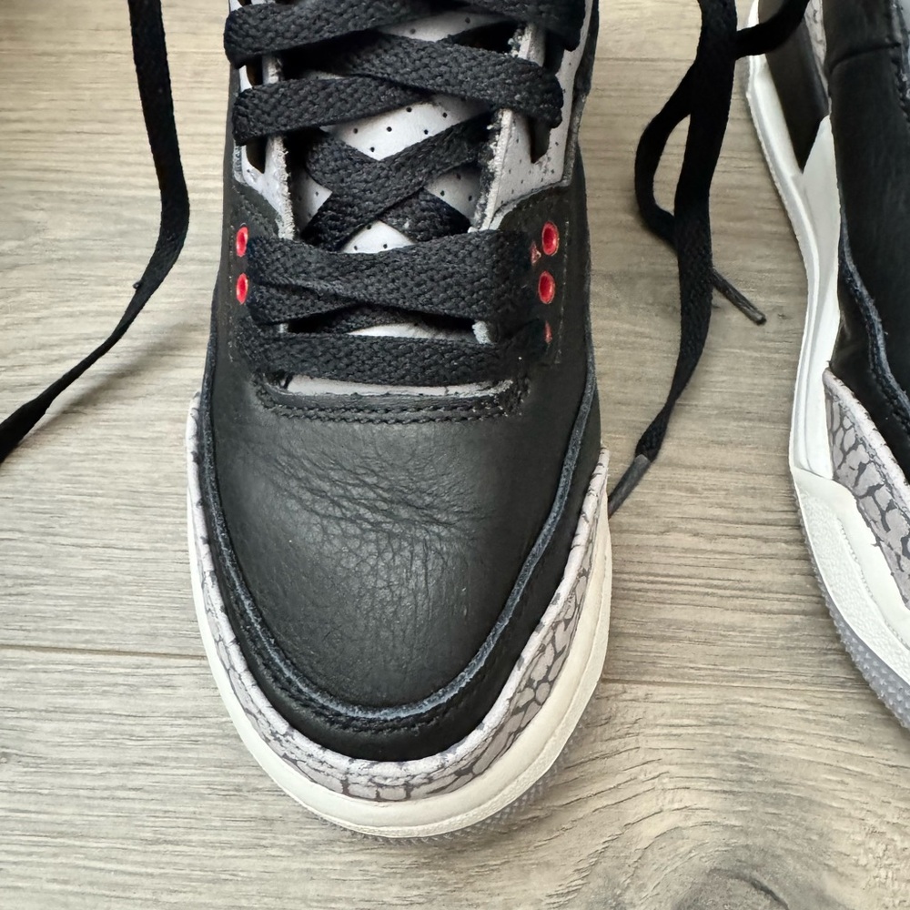 Boys Air Jordan 3 Retro "Black
Cement" - Picture 3 of 9
